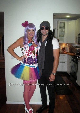 Decidí que mi esposo y yo seríamos Katy Perry y Russell Brand para Halloween.  Su disfraz era bastante simple, armamos algo de rock