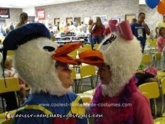 Idea de disfraz de pareja del Pato Donald y la Pata Daisy