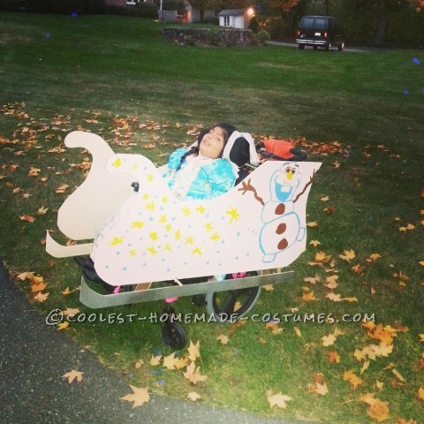 La silla de ruedas de una niña de 9 años se convierte en el carro de una princesa