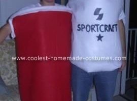 La taza de cerveza pong individual más genial y el disfraz de pareja con pelota de ping pong