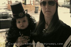 Lindo disfraz de Halloween hecho en casa de Guns N Roses para mamá y bebé