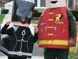 Los mejores disfraces DIY de Catwoman y minifiguras de Lego Robin