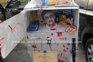 Original cabeza casera con disfraz de Halloween en el congelador