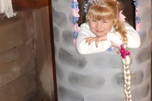 Rapunzel disfraz de Halloween para niña ganadora del concurso