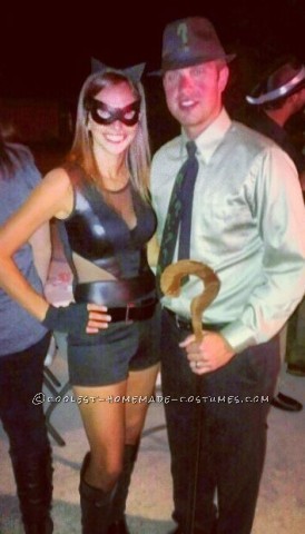 Sexy Catwoman y Riddler en traje casero de pareja
