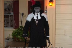 Spooky Haunted Mansion Butler Disfraz de Halloween hecho en casa