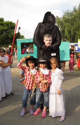 Traje de ilusión óptica sin cabeza hecho en casa