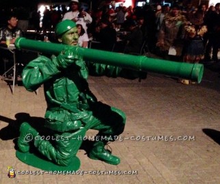 Traje militar verde instantáneo