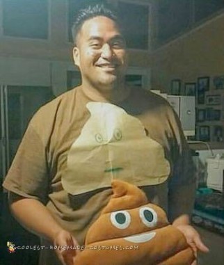 Traje para un par de caca y papel higiénico.