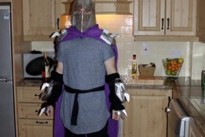 ¡Genial disfraz de tortuga ninja mutante adolescente Shredder DIY hecho en 3 días!