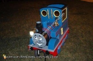 Disfraz de Halloween de Thomas the Tank Engine hecho en casa