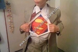 La mejor idea casera de disfraz de Clark Kent Boy para Halloween
