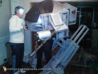 Robot casero ED 209 Idea de disfraz de Halloween