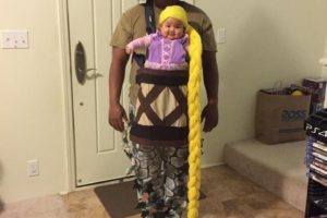 El disfraz de Rapunzel más lindo para bebé y papá