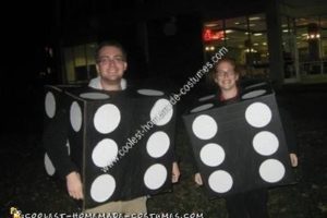 La mejor idea de disfraz de Halloween de pareja de dados de bricolaje