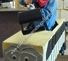 La mejor idea casera de disfraces de Halloween de Thomas the Tank Engine 10