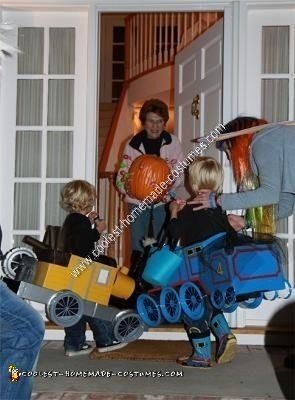 Disfraz de tren Gordon hecho en casa para un niño para la idea de Halloween