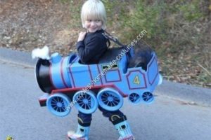 El disfraz de tren Gordon casero más genial para niños para Halloween