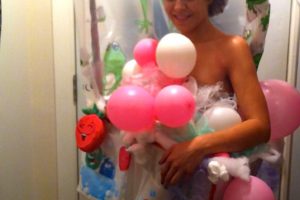 Encantadora dama en traje de baño