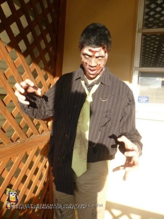 Traje de zombie con carne podrida