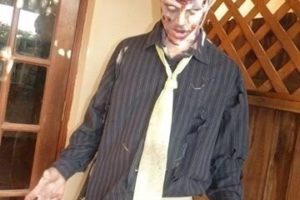 Traje de zombie con carne podrida