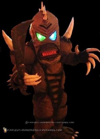 Rockzilla - disfraz de monstruo prehistórico de bricolaje