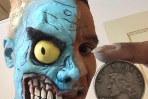 Disfraz y maquillaje de Batman de dos caras