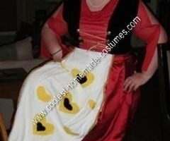 Genial disfraz casero de reina de corazones