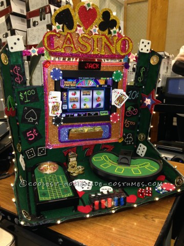 Genial disfraz de dama de la suerte para trabajar en un casino