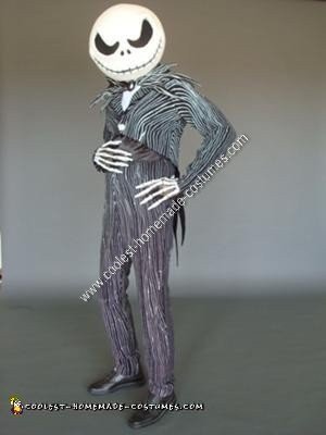 Idea casera de disfraz de Halloween de Jack Skellington DIY