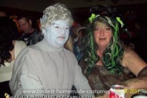 El disfraz más genial de pareja de Medusa y estatua