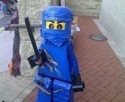 El disfraz de Ninjago de minifigura de Lego más genial