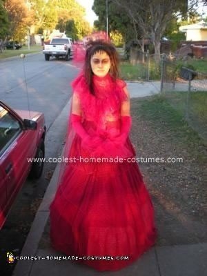 Disfraz casero para pareja Beetlejuice y Lydia