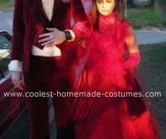 Geniales disfraces caseros para la pareja Beetlejuice y Lydia