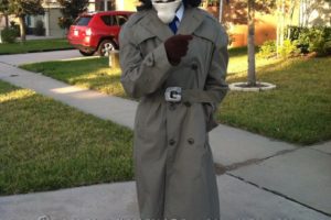 Traje original de Inspector Gadget con helicóptero y brazo retráctil