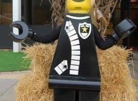 El mejor disfraz de policía Lego Man