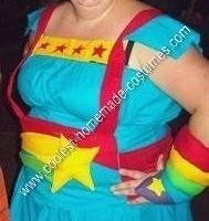 El disfraz de Halloween Rainbow Brite más genial para el hogar para adultos