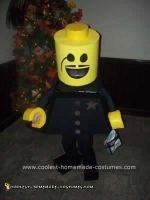 Disfraz de policía de Lego hecho en casa para Halloween
