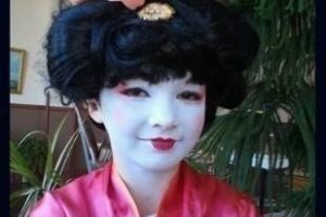 Hermoso disfraz de geisha