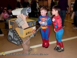 DIY Cardboard Wall E Idea de disfraz de Halloween