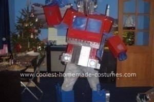 Genial transformador de traje casero Optimus Prime