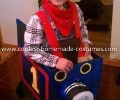 Bonito disfraz DIY de Thomas la locomotora