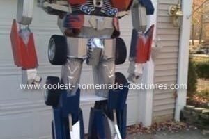 Genial disfraz de Optimus Prime para Halloween