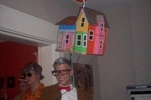 Genial disfraz casero de UP para Halloween