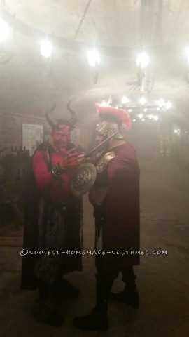 Genial traje del Señor de las tinieblas
