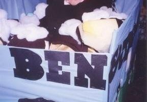 El mejor disfraz de silla de ruedas hecho en casa de Ben y Jerry’s Banana Split