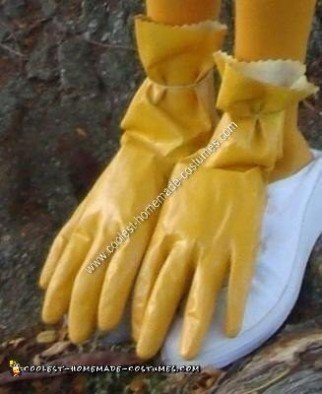 Rellenar y teñir guantes de goma