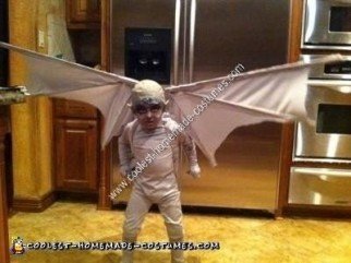 Disfraz de gárgola de Halloween para niños hecho en casa
