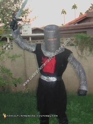 Idea de disfraz de Halloween único hecho en casa de Black Knight