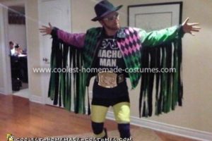 El colorido disfraz de macho casero de Randy Savage